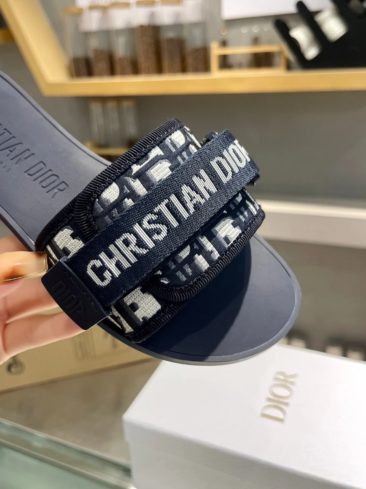 👟👟Ex-factory price 360👟👟 Women's Shoes Women's Clothing Dior Dior 2024 latest Velcro buckle sandals series new colors! A perfect replica of the original version. The most popular color matching fabric has a strong sense of layering. The original molded high-end TPU outsole (not ordinary rubber) is very comfortable and easy to walk. The upper materials are all customized from the original version, and the 3D electric embroidered three-dimensional cloth surface is very versatile. A must-have for lazy people in summer, sizes 35-39 (40 41 42 customized)